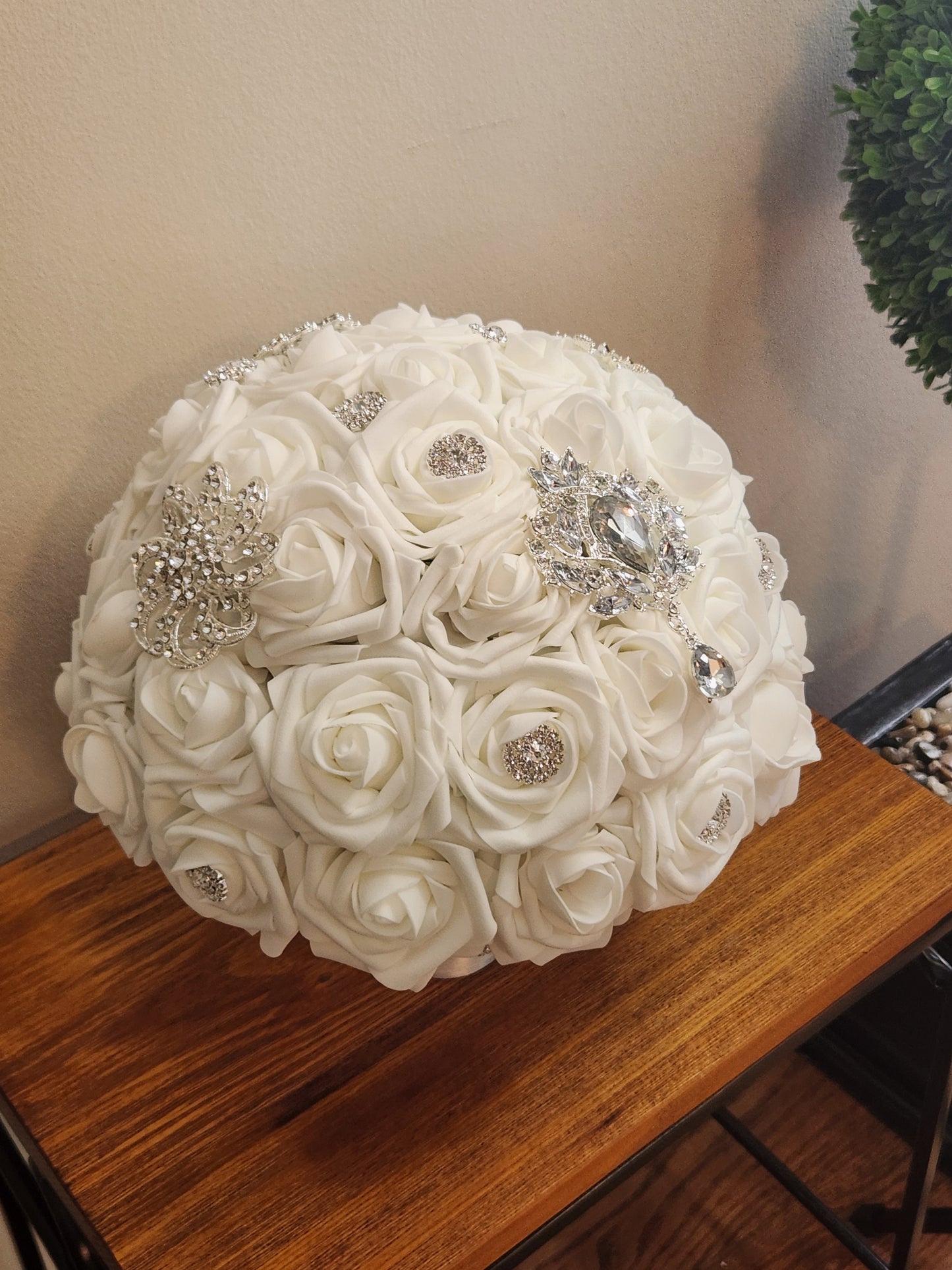 White Bling Broach Brides's Bouquet