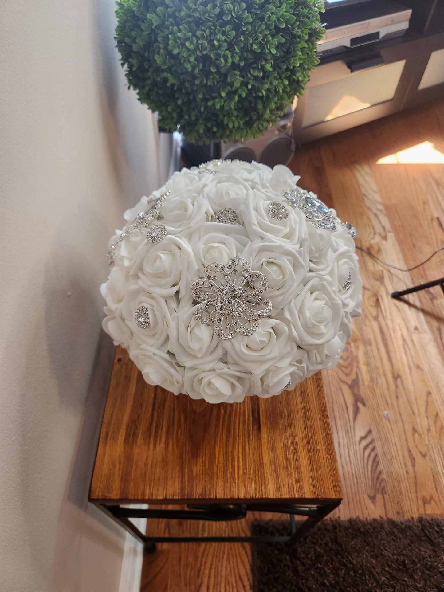 White Bling Broach Brides's Bouquet