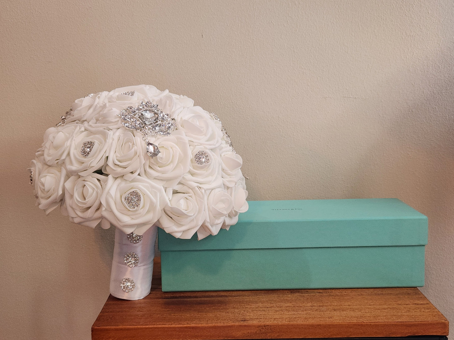 White Bling Broach Brides's Bouquet