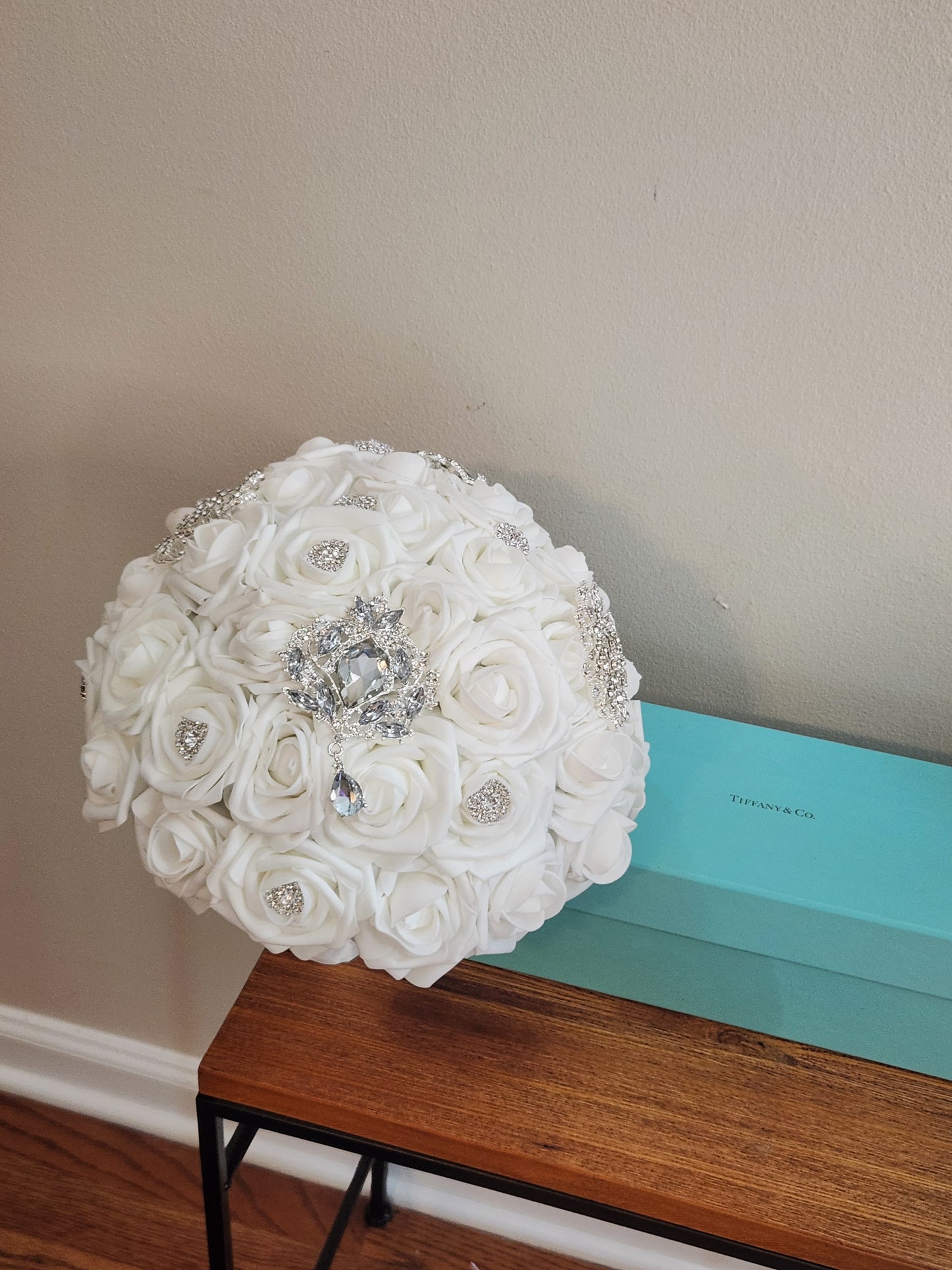 White Bling Broach Brides's Bouquet