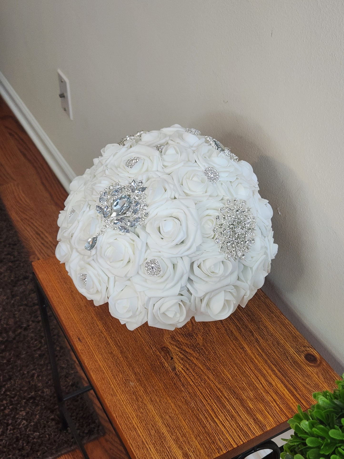White Bling Broach Brides's Bouquet
